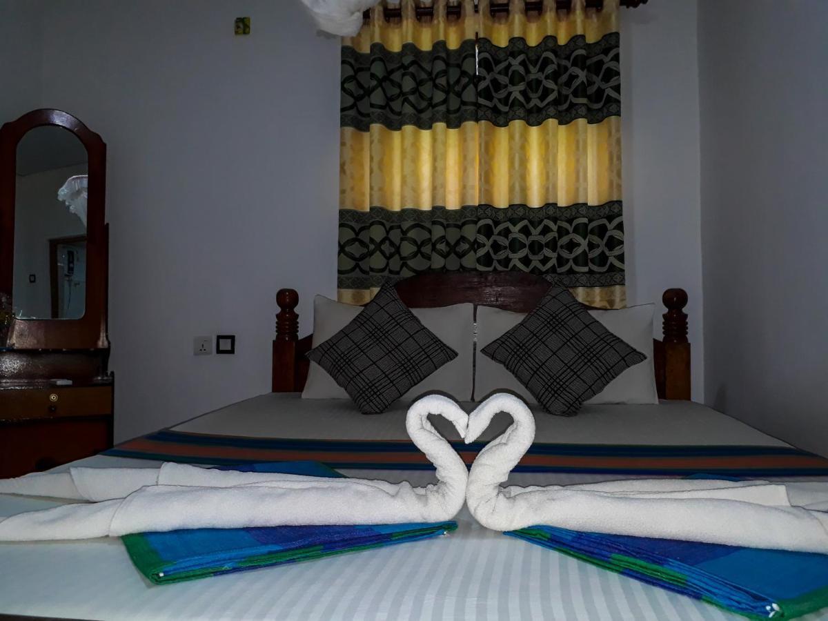 Danara Homestay Σιγκιρίγια Εξωτερικό φωτογραφία